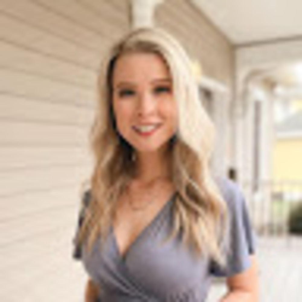 Meet your Posher, Adrienne